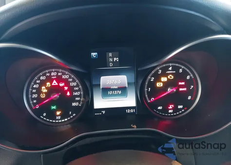 2017 Mercedes-Benz C 300 Sport 4Matic z USA, uszkodzony, nr VIN 55SWF4KB8HU181469